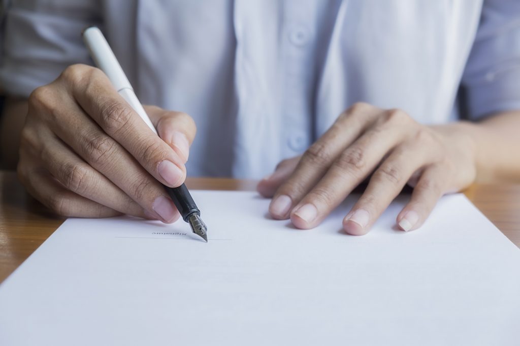 signature-female-contract-sign-home-male